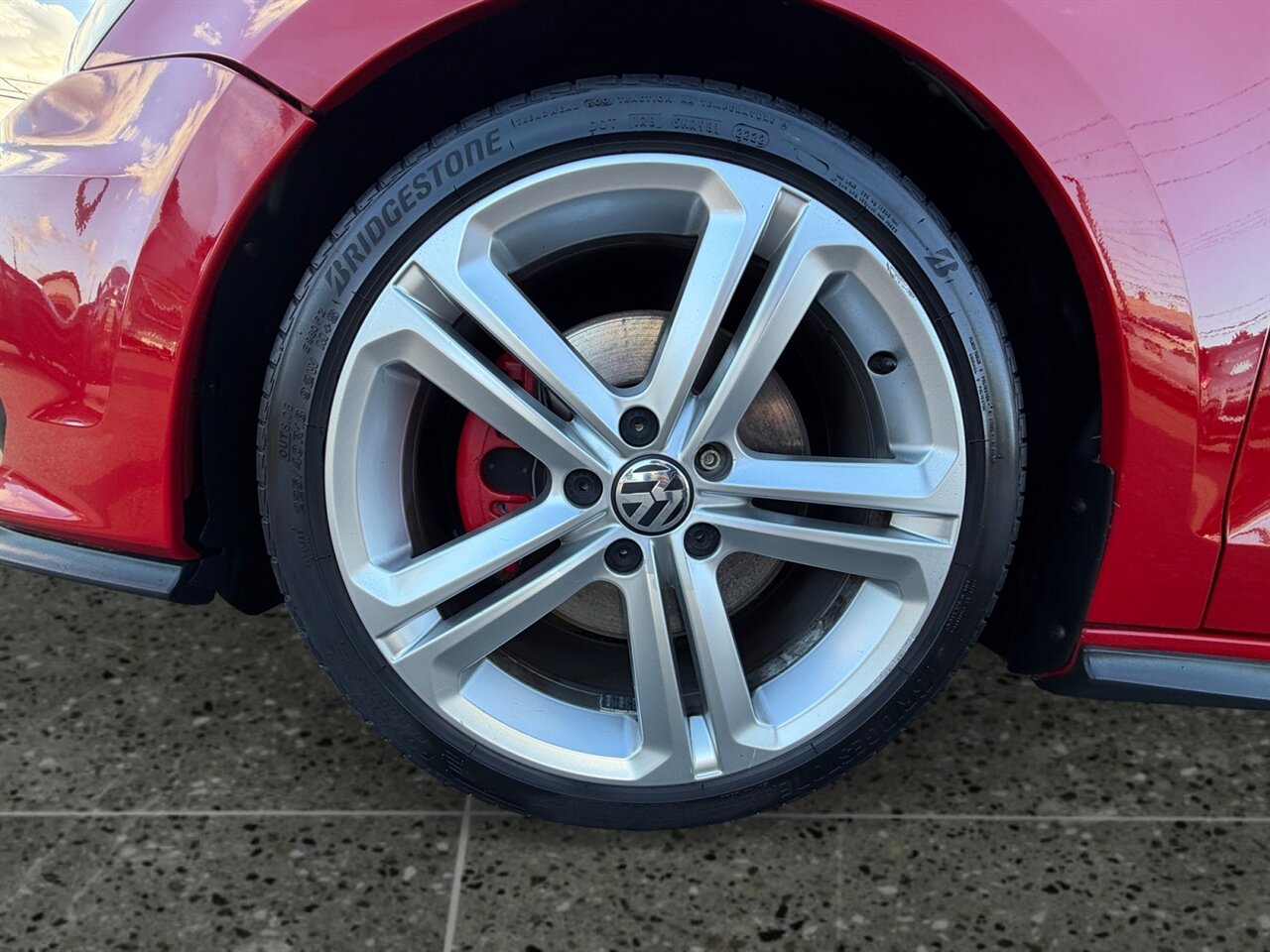 2017 Volkswagen Jetta GLI in Red — thumbnail 14 of 25