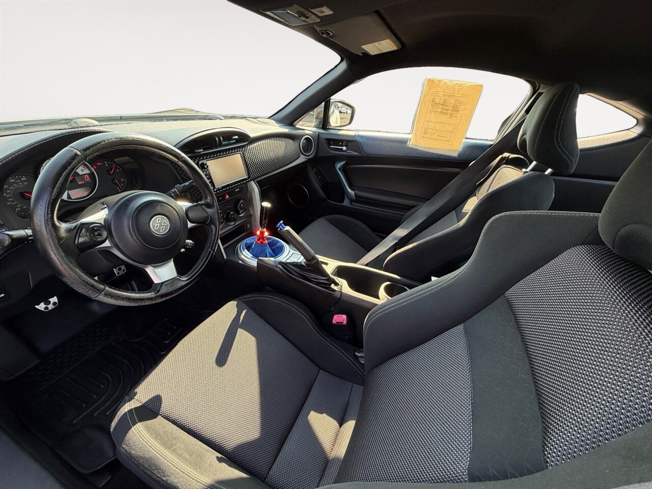 2017 Toyota 86 Base in White — thumbnail 24 of 24