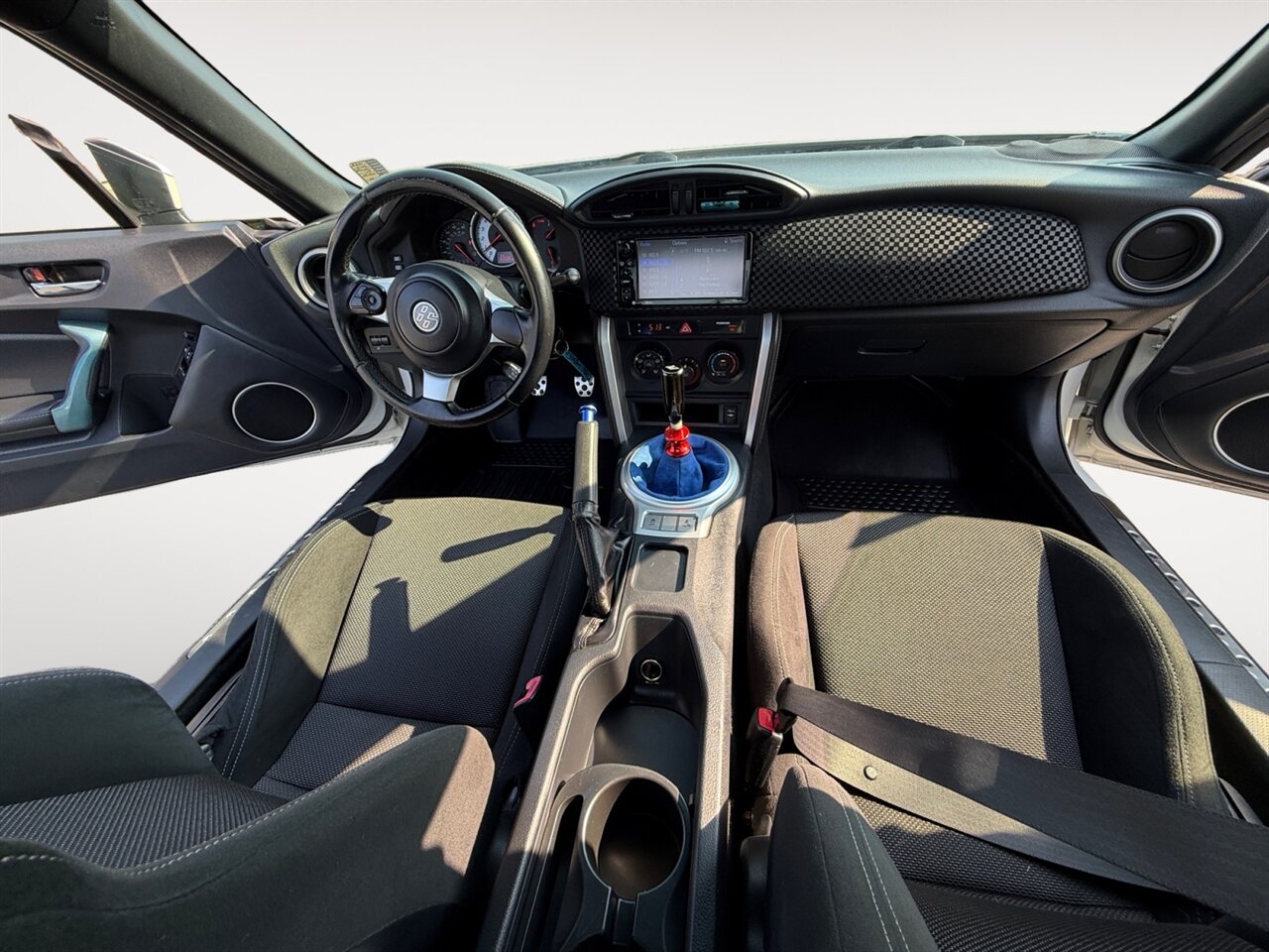 2017 Toyota 86 Base in White — thumbnail 11 of 24
