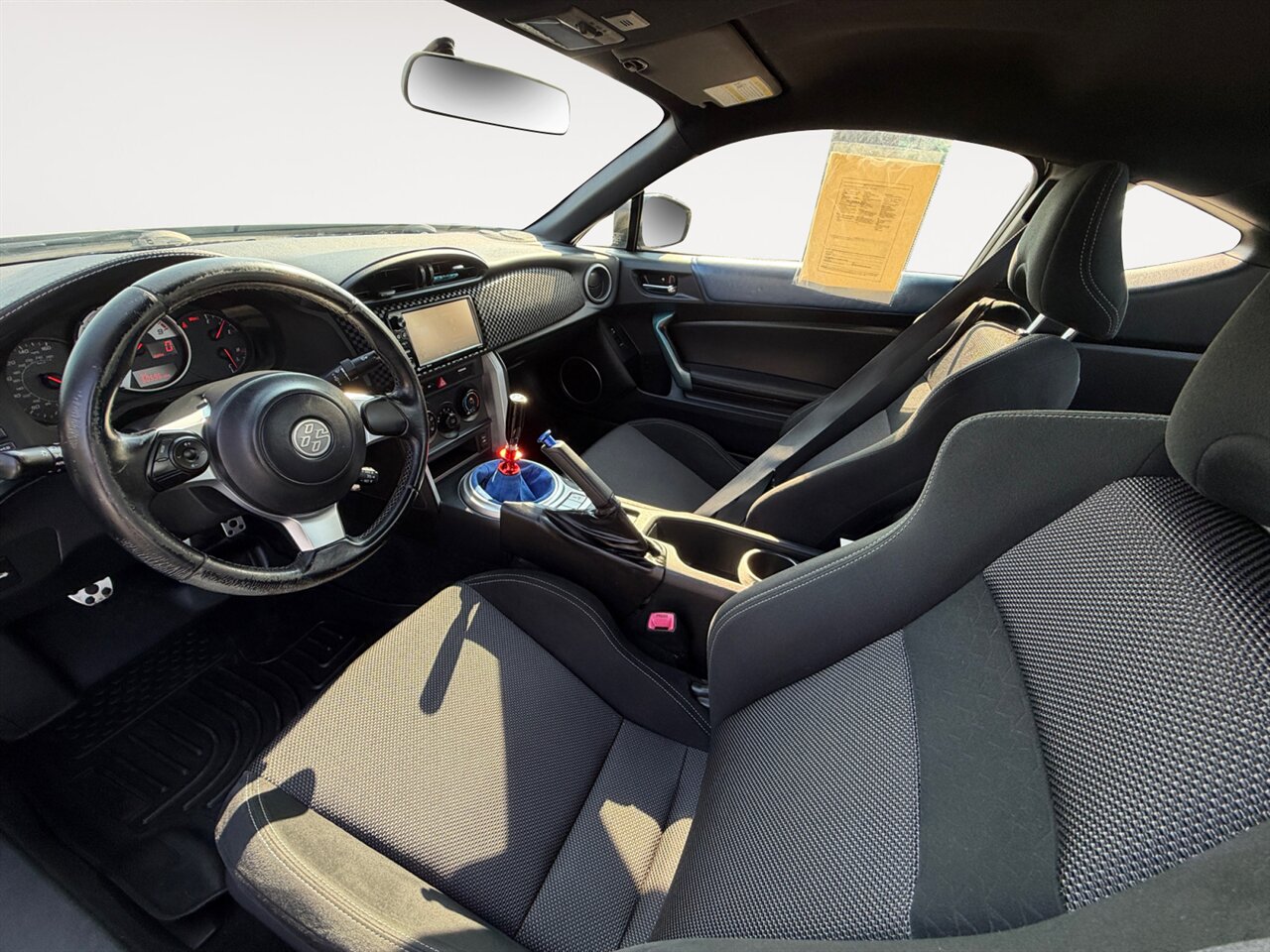 2017 Toyota 86 Base in White — thumbnail 10 of 24