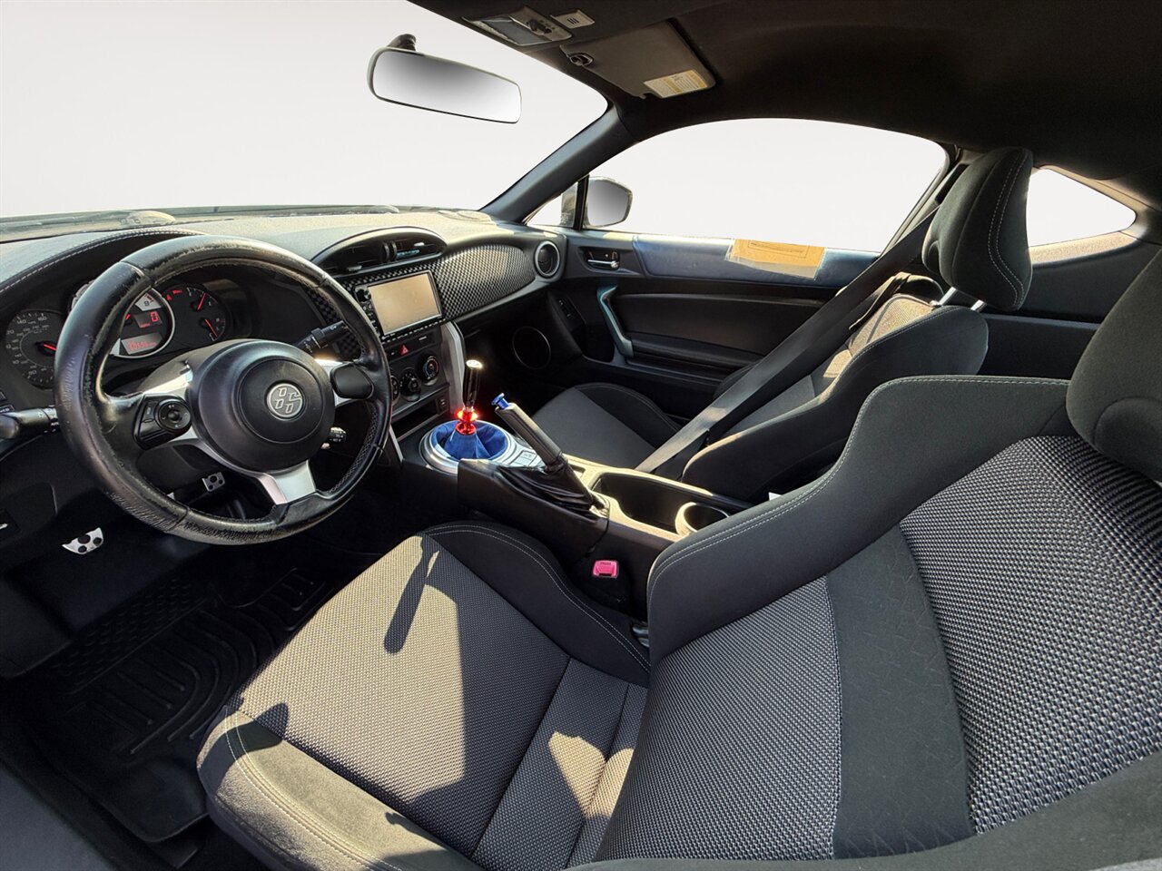 2017 Toyota 86 Base in White — thumbnail 23 of 24