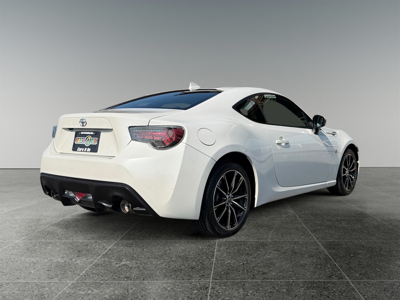 2017 Toyota 86 Base in White — thumbnail 6 of 24