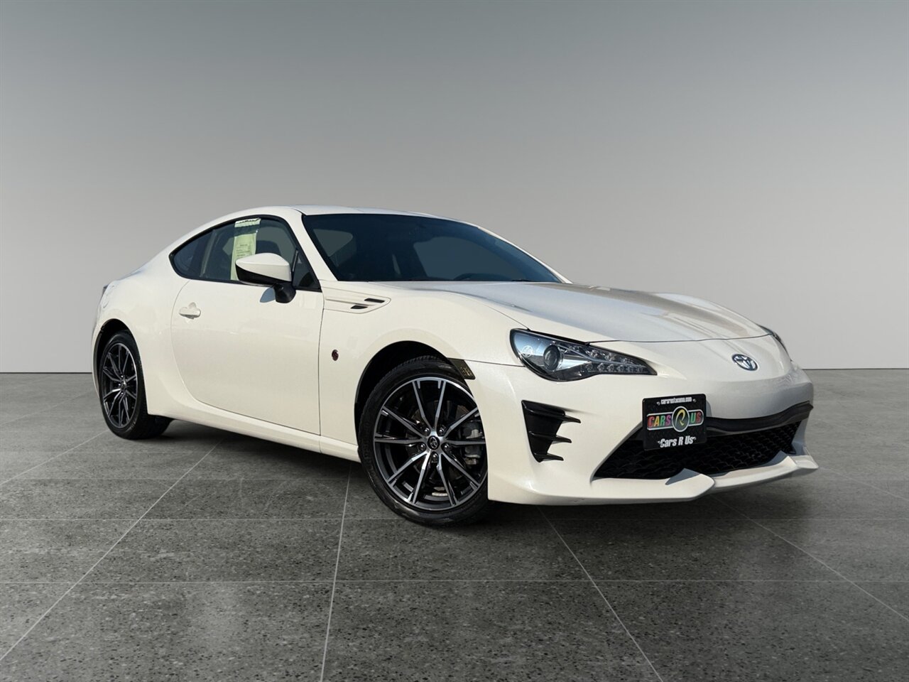 2017 Toyota 86 Base in White — thumbnail 8 of 24