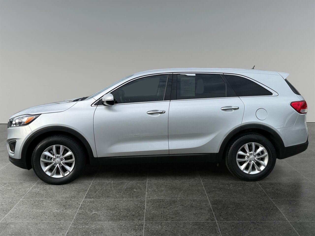 2018 Kia Sorento L in Silver — thumbnail 24 of 24
