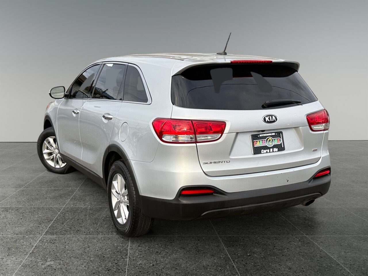 2018 Kia Sorento L in Silver — photo 3 of 24