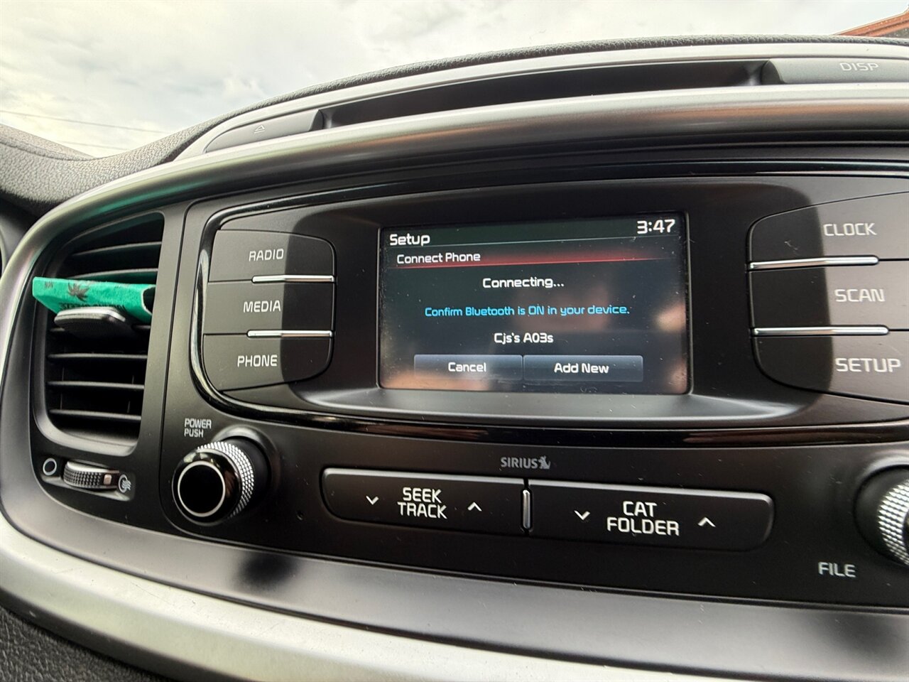 2018 Kia Sorento L in Silver — thumbnail 17 of 24