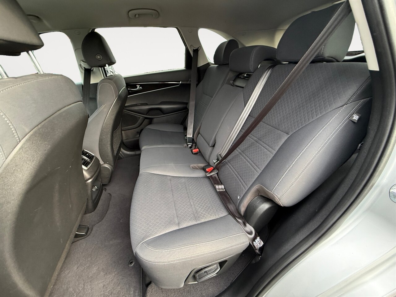 2018 Kia Sorento L in Silver — thumbnail 14 of 24