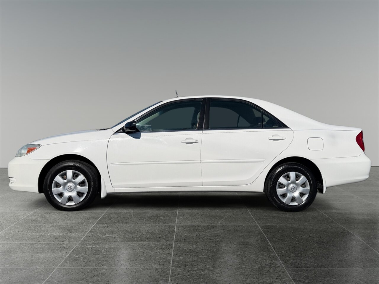 2002 Toyota Camry LE in White — photo 2 of 27