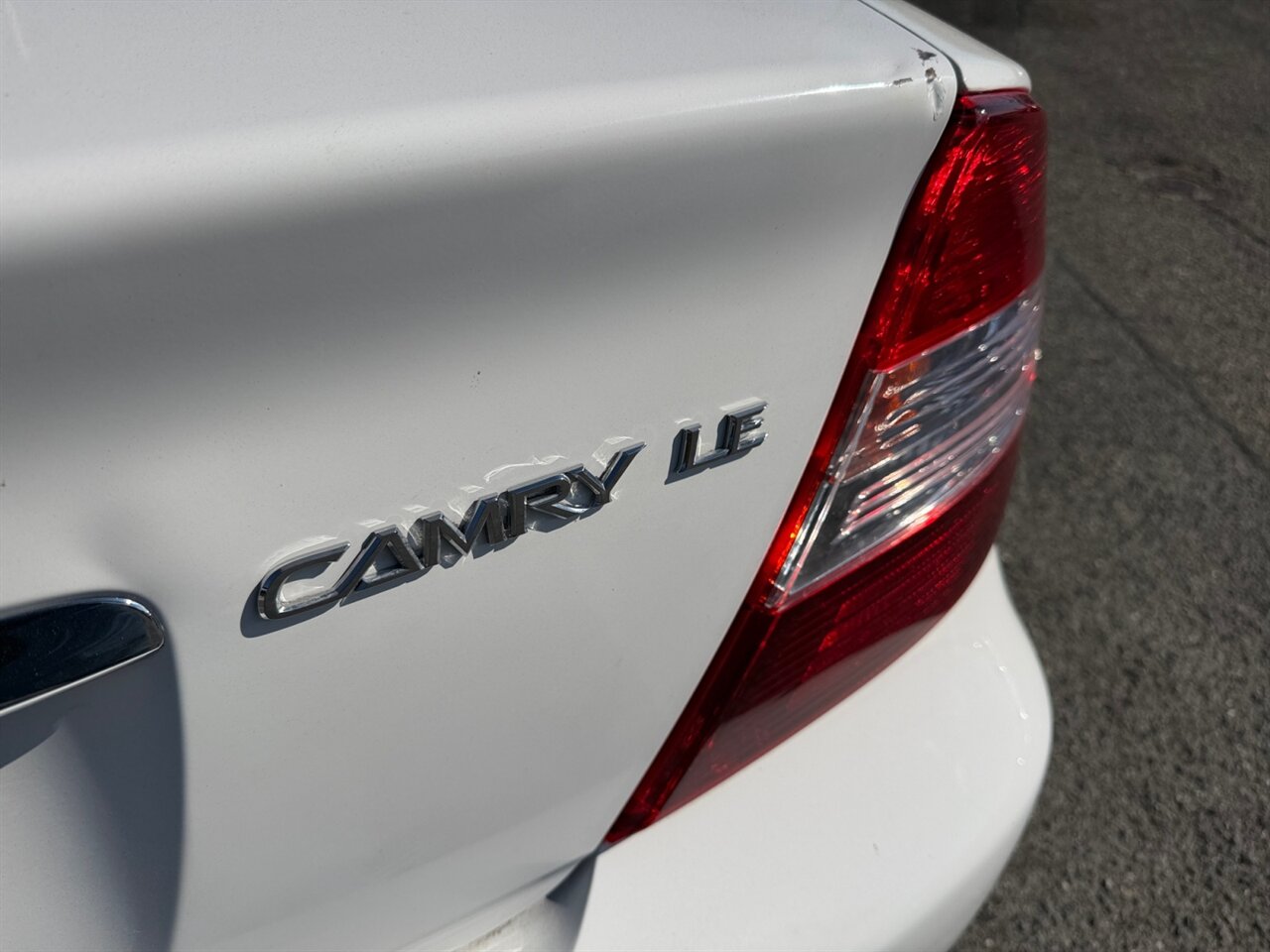 2002 Toyota Camry LE in White — thumbnail 17 of 27