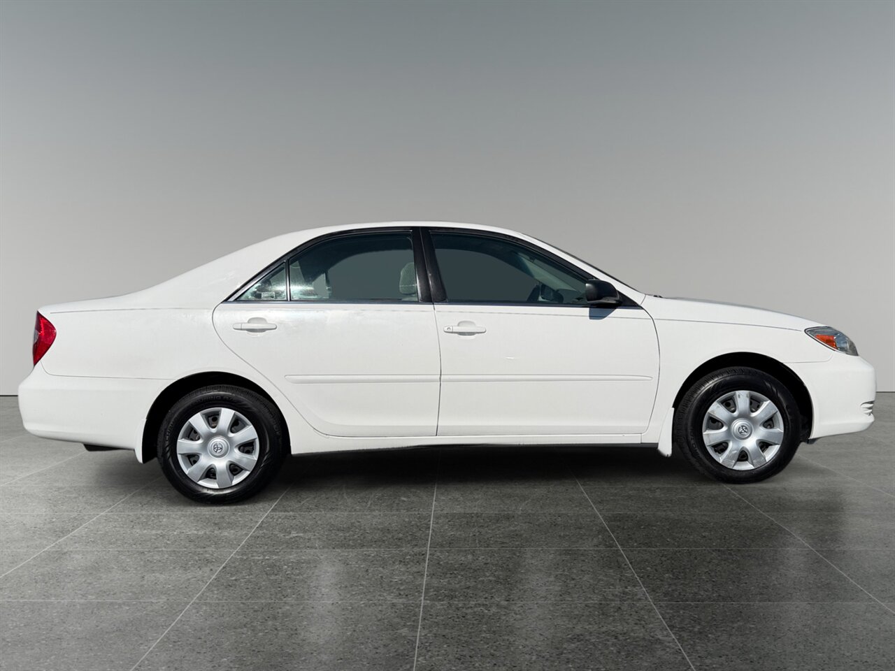 2002 Toyota Camry LE in White — thumbnail 7 of 27