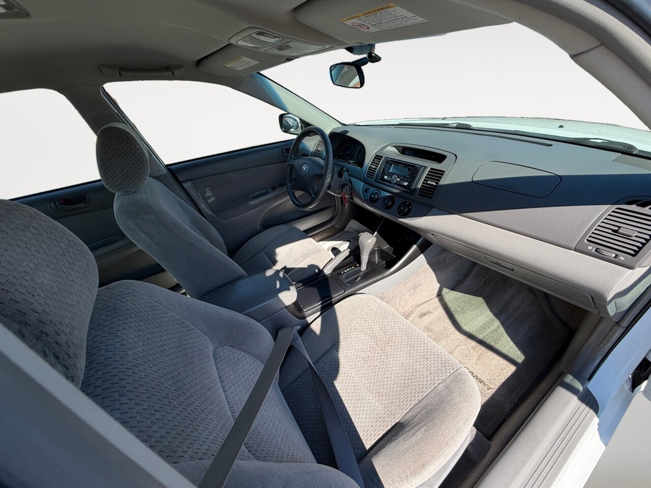 2002 Toyota Camry LE in White — thumbnail 16 of 27