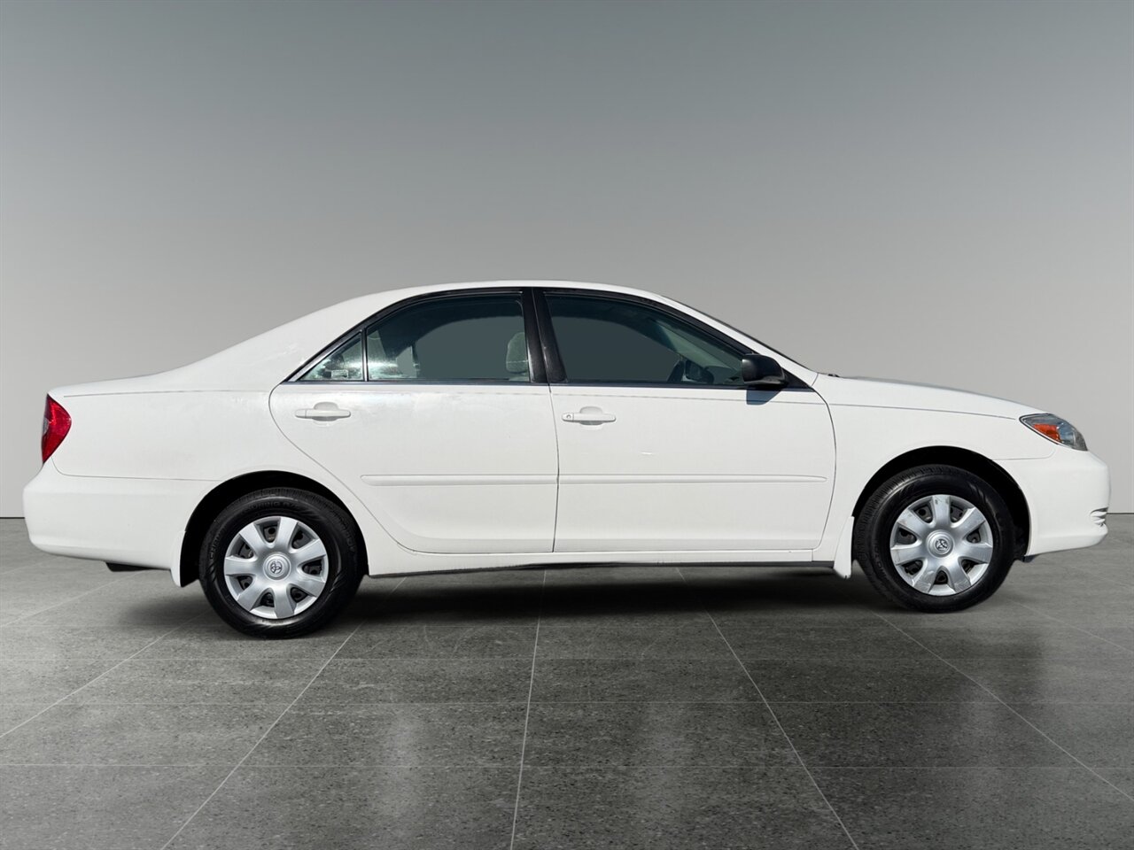 2002 Toyota Camry LE in White — thumbnail 22 of 27