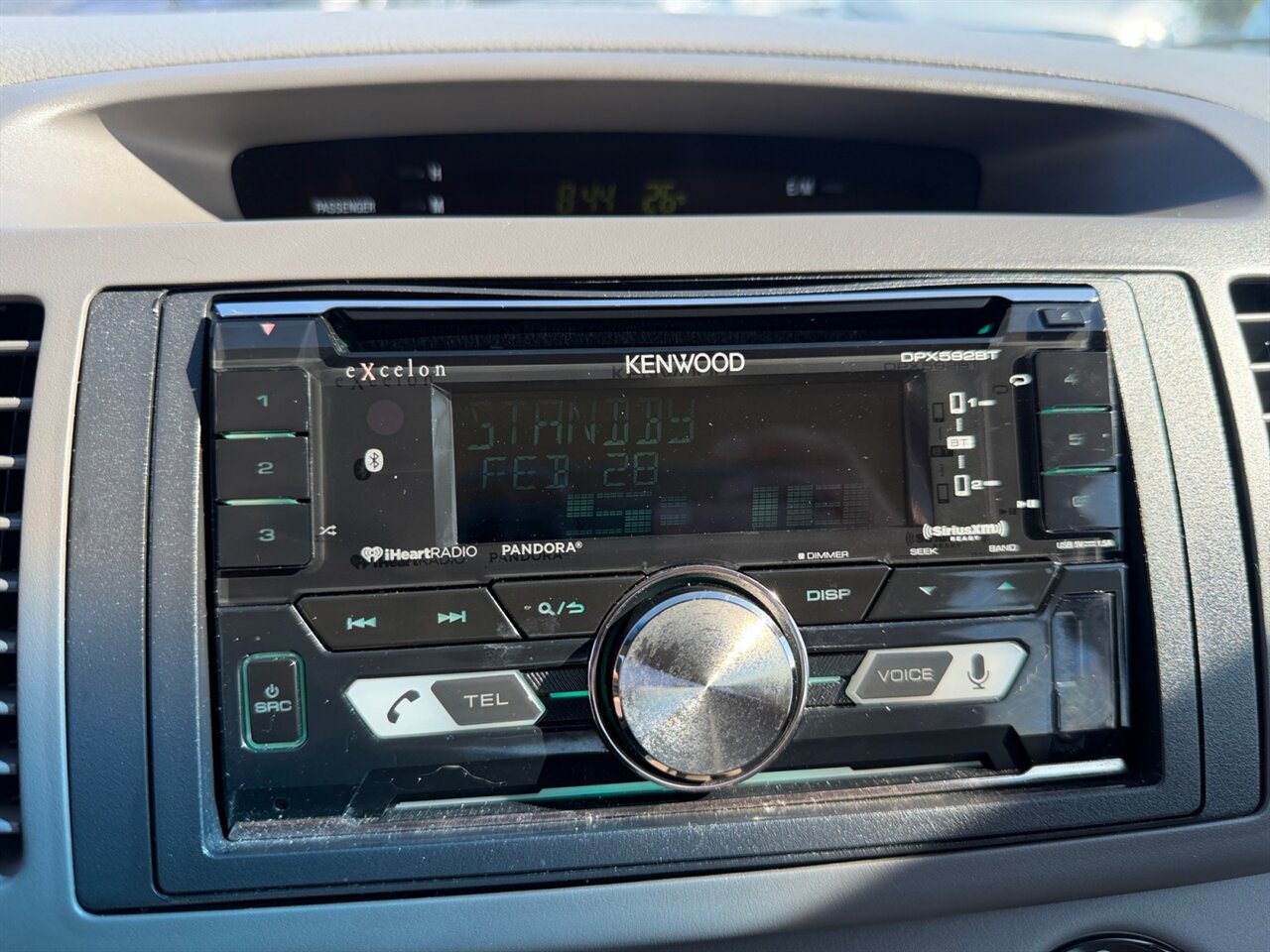 2002 Toyota Camry LE in White — thumbnail 19 of 27