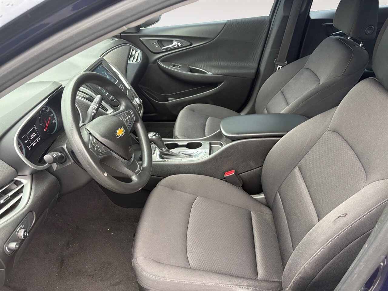 2018 Chevrolet Malibu 1LS in Blue — thumbnail 10 of 21