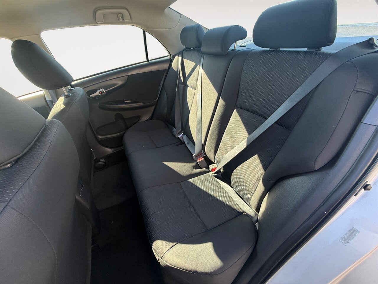 2009 Toyota Corolla LE in Silver — thumbnail 14 of 21
