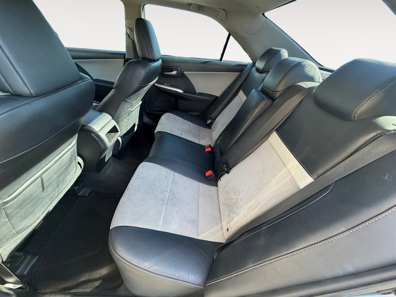 2012 Toyota Camry SE in Gray — thumbnail 14 of 23