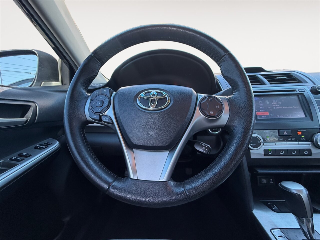2012 Toyota Camry SE in Gray — thumbnail 13 of 23