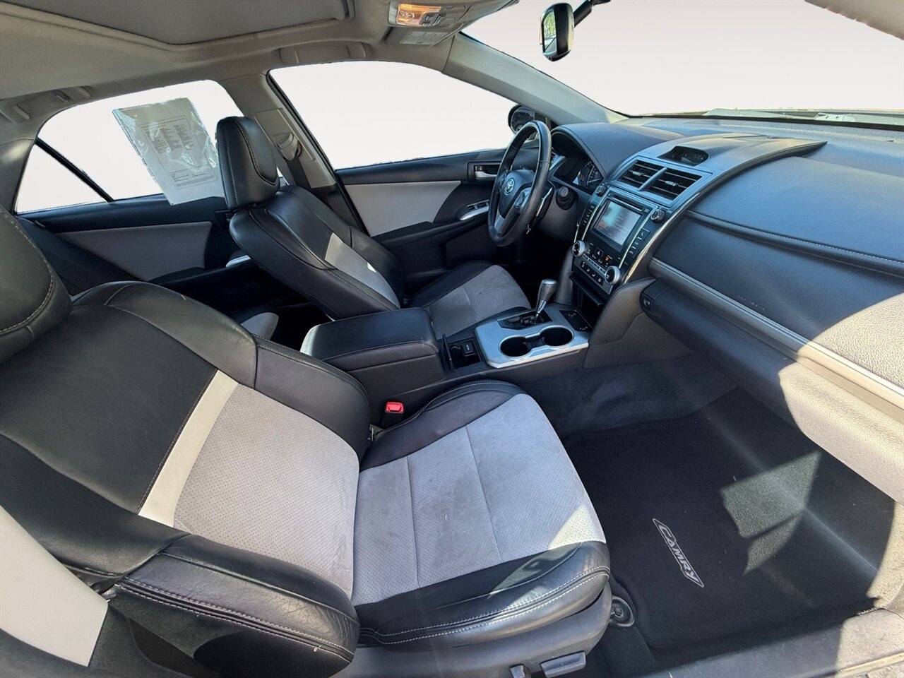 2012 Toyota Camry SE in Gray — thumbnail 16 of 23