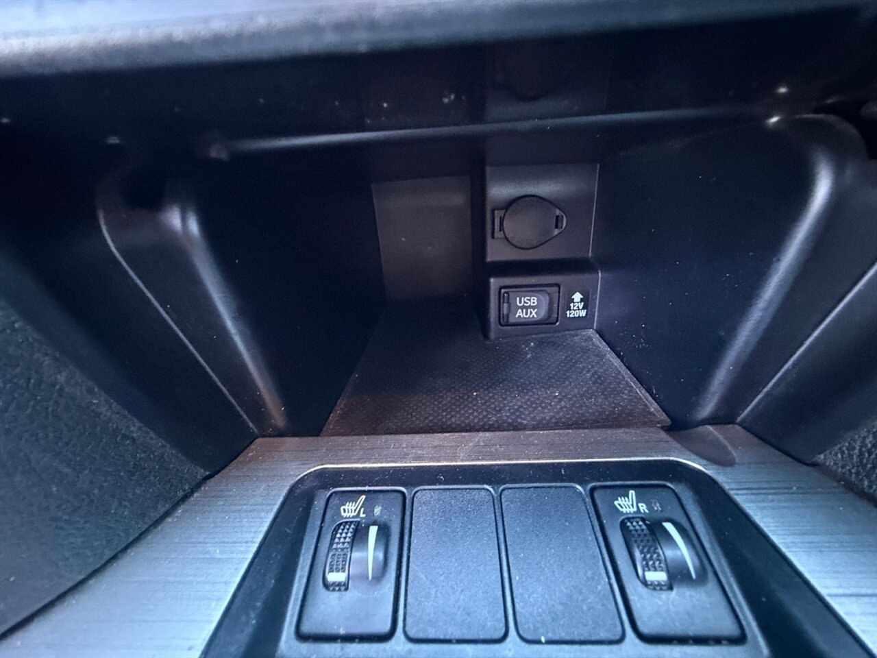2012 Toyota Camry SE in Gray — thumbnail 19 of 23