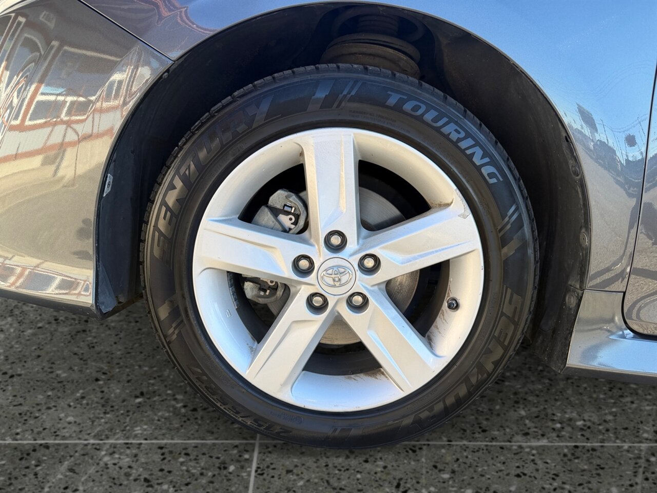 2012 Toyota Camry SE in Gray — thumbnail 15 of 23
