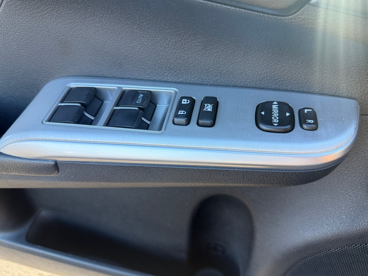 2012 Toyota Camry SE in Gray — thumbnail 21 of 23