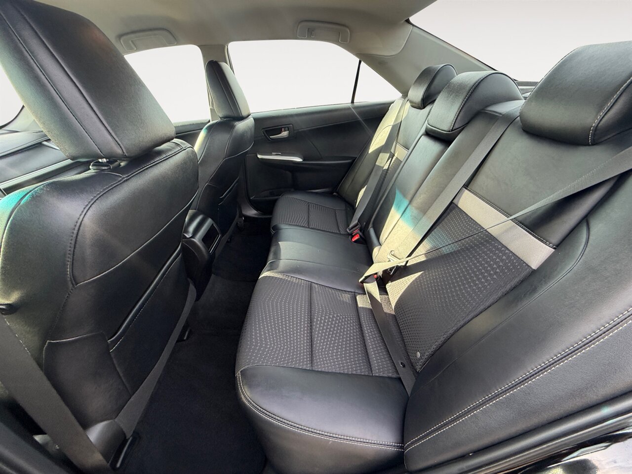 2013 Toyota Camry SE in Black — thumbnail 14 of 23