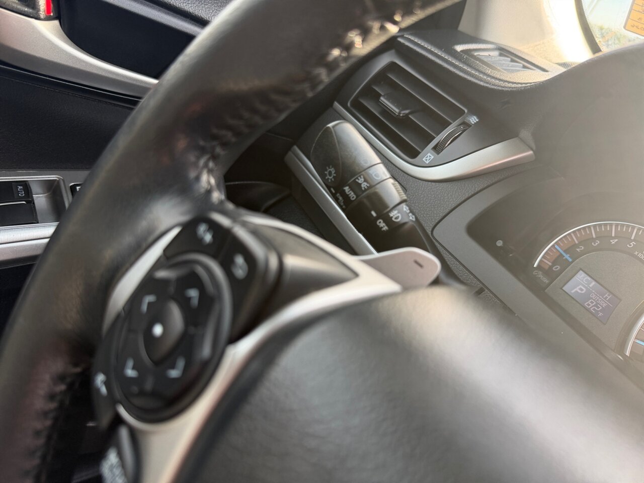 2013 Toyota Camry SE in Black — thumbnail 17 of 23