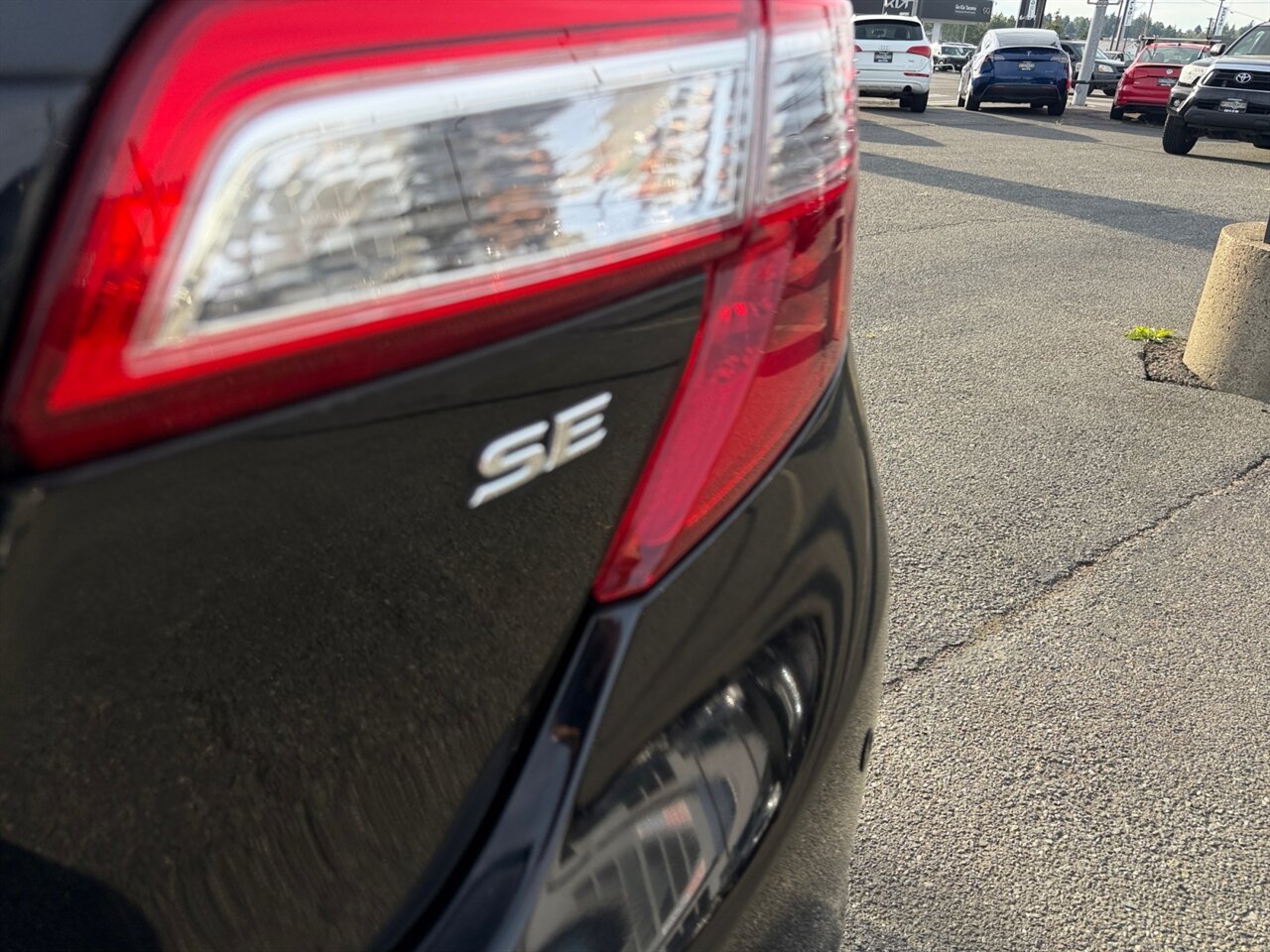 2013 Toyota Camry SE in Black — thumbnail 20 of 23