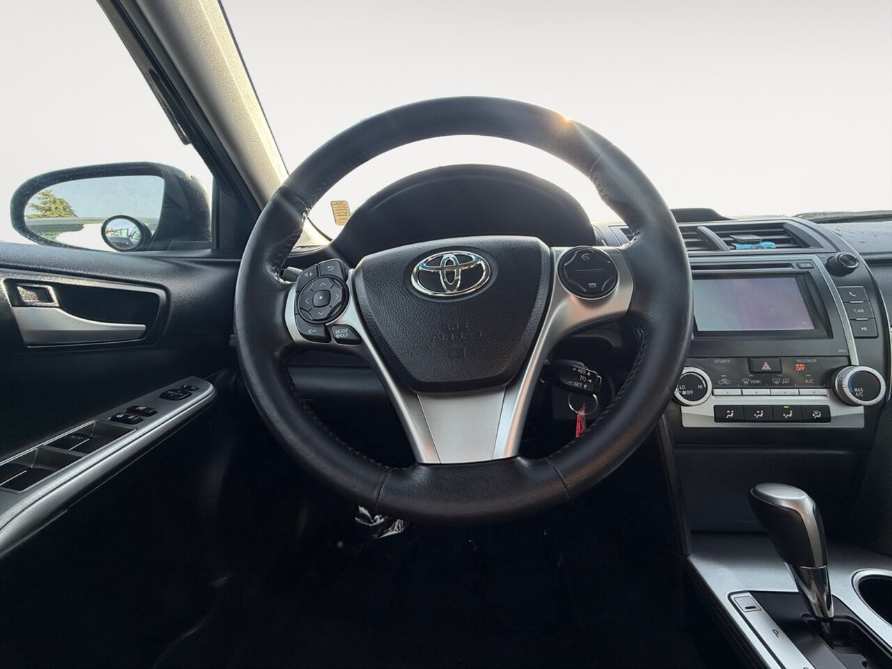 2013 Toyota Camry SE in Black — thumbnail 13 of 23