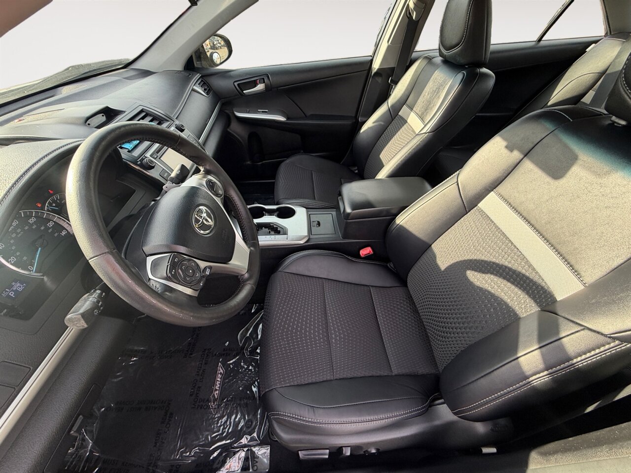 2013 Toyota Camry SE in Black — thumbnail 10 of 23