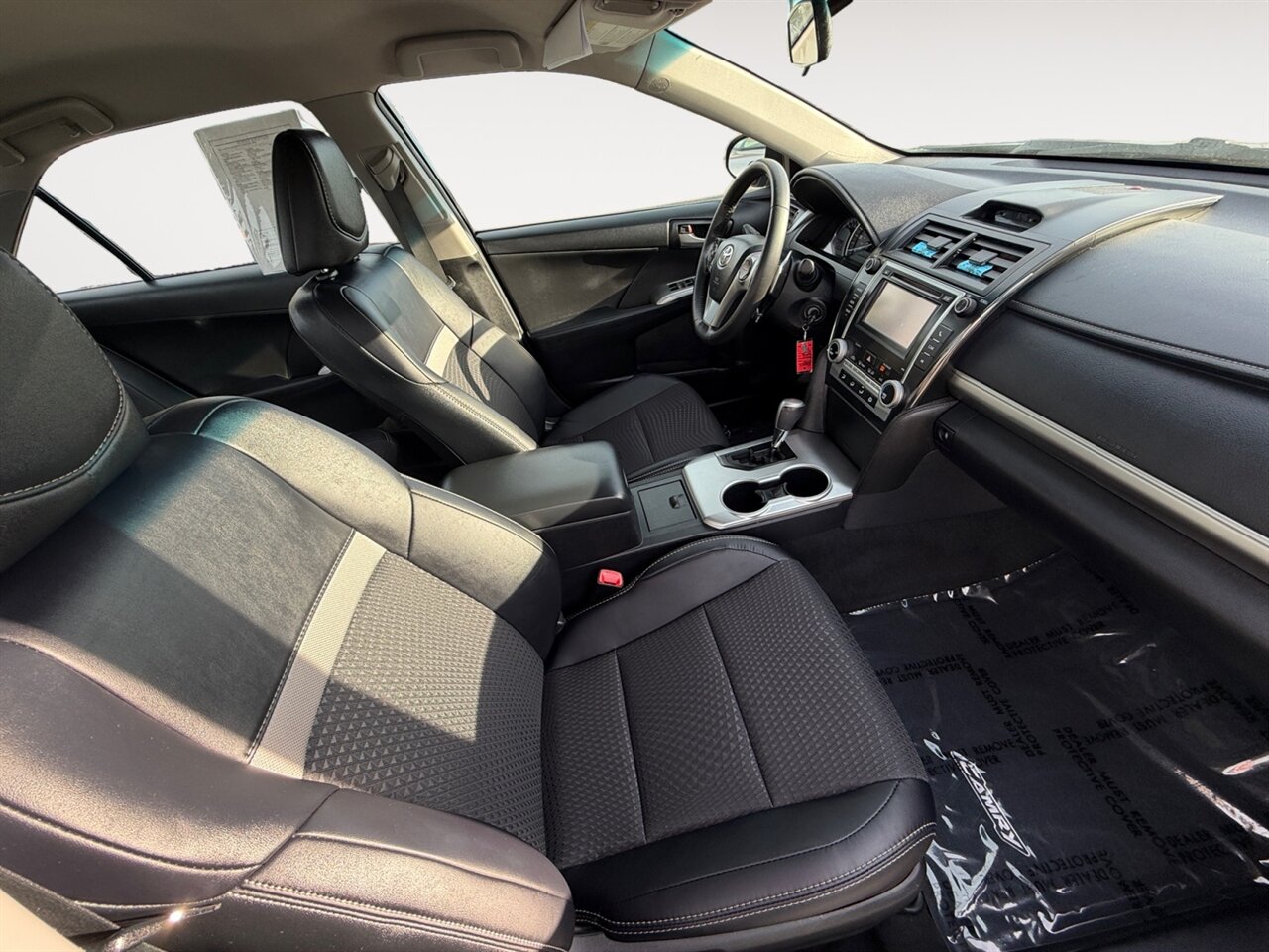 2013 Toyota Camry SE in Black — thumbnail 16 of 23