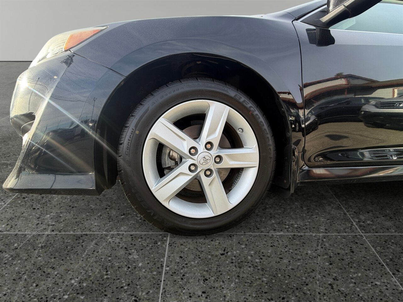 2013 Toyota Camry SE in Black — thumbnail 15 of 23