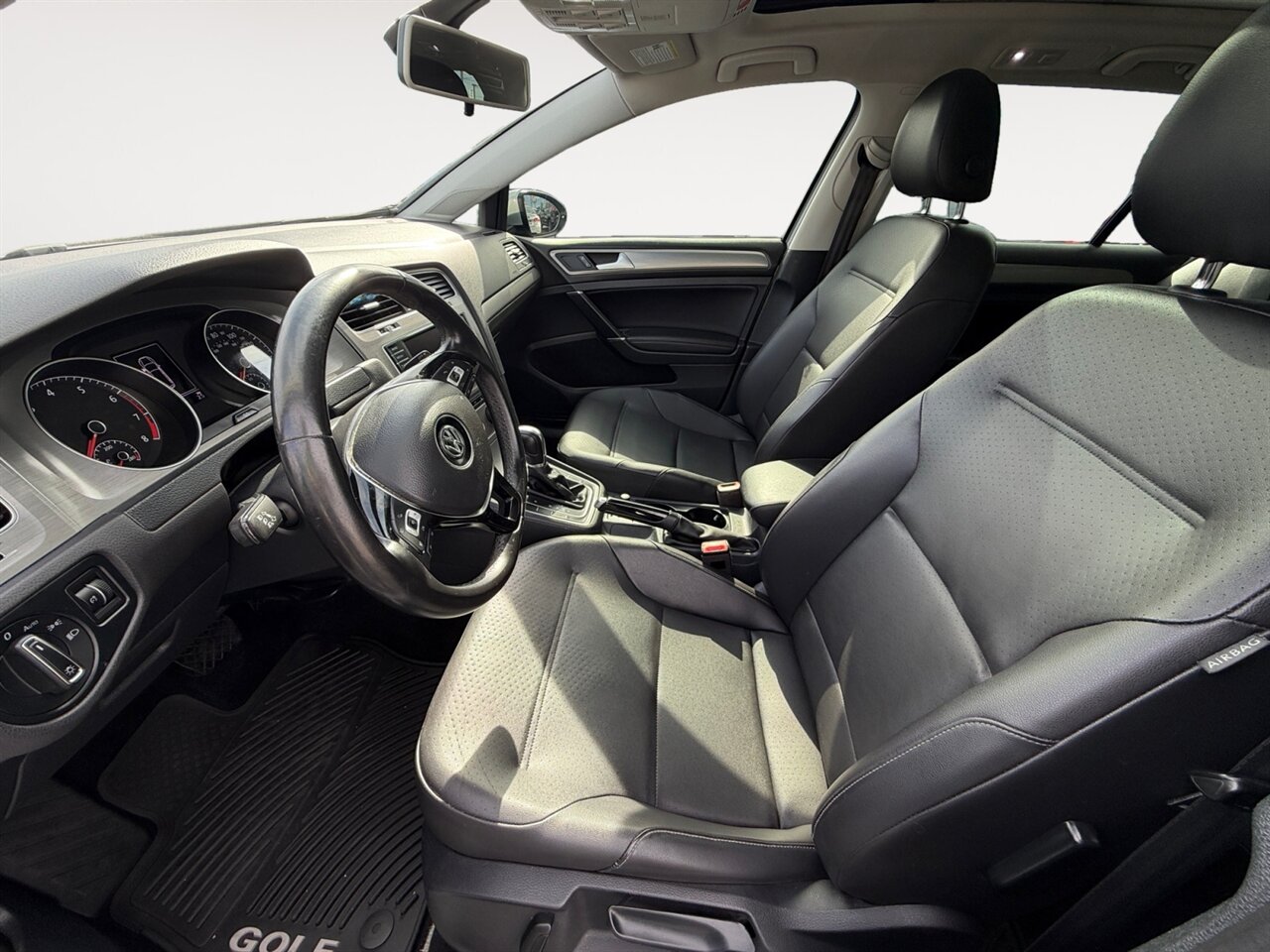 2016 Volkswagen Golf Sportwagen TSI Limited Edition in Silver — thumbnail 10 of 21