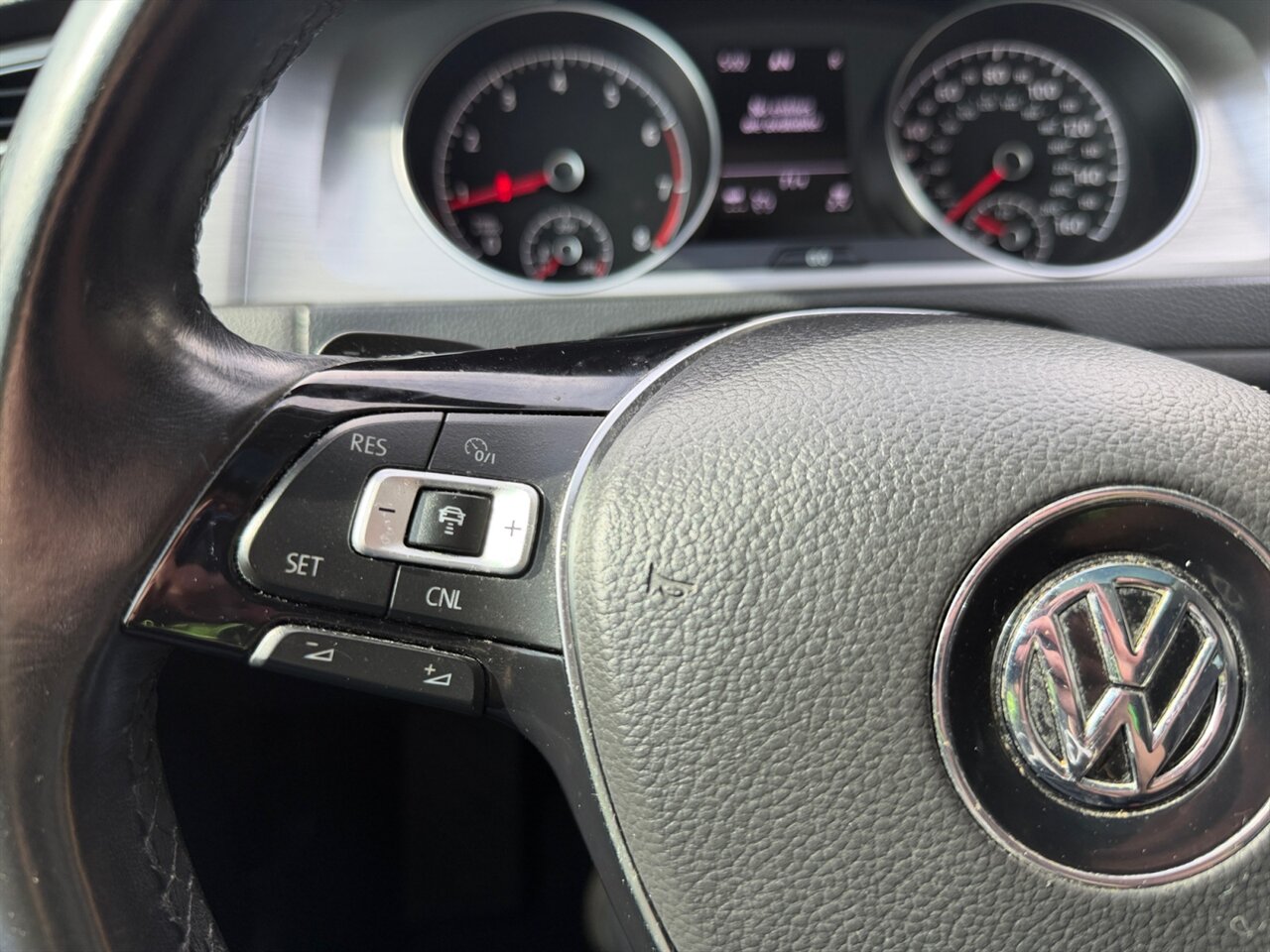 2016 Volkswagen Golf Sportwagen TSI Limited Edition in Silver — thumbnail 19 of 21