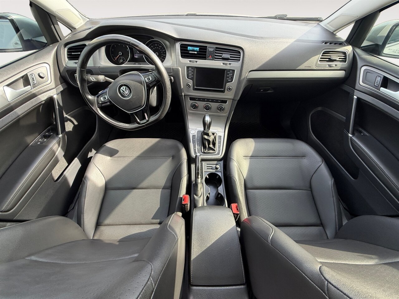 2016 Volkswagen Golf Sportwagen TSI Limited Edition in Silver — thumbnail 11 of 21