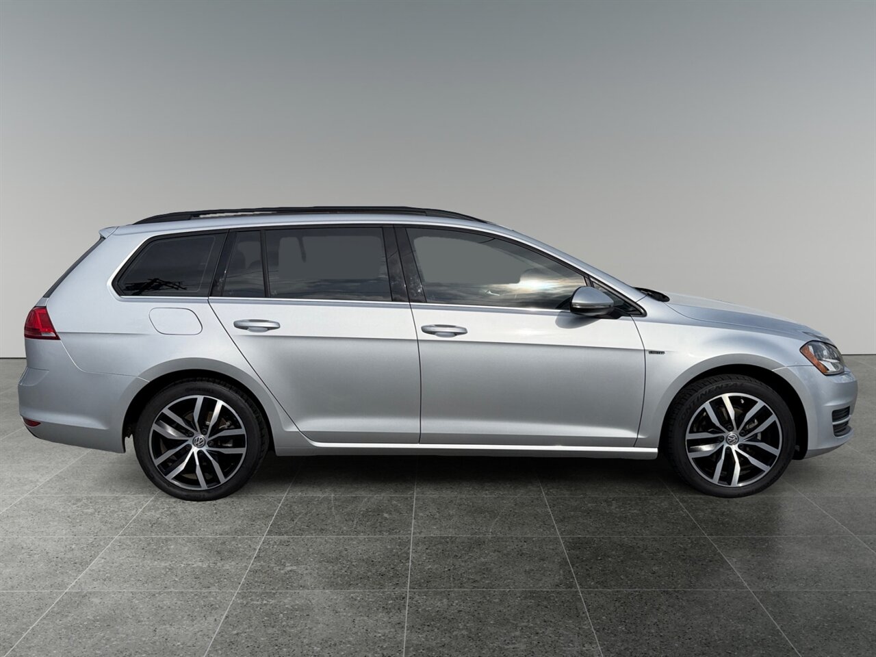 2016 Volkswagen Golf Sportwagen TSI Limited Edition in Silver — thumbnail 7 of 21