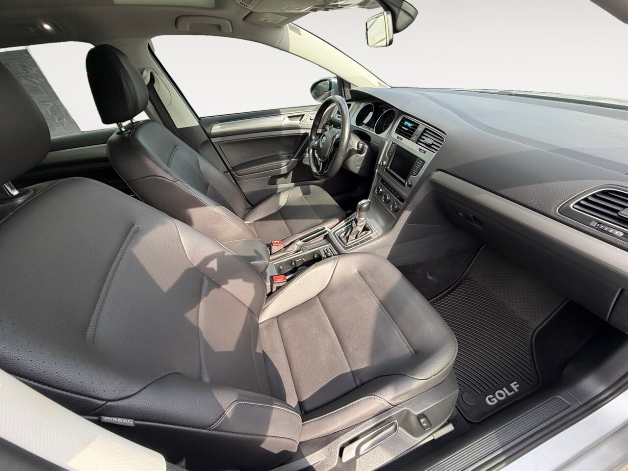 2016 Volkswagen Golf Sportwagen TSI Limited Edition in Silver — thumbnail 16 of 21