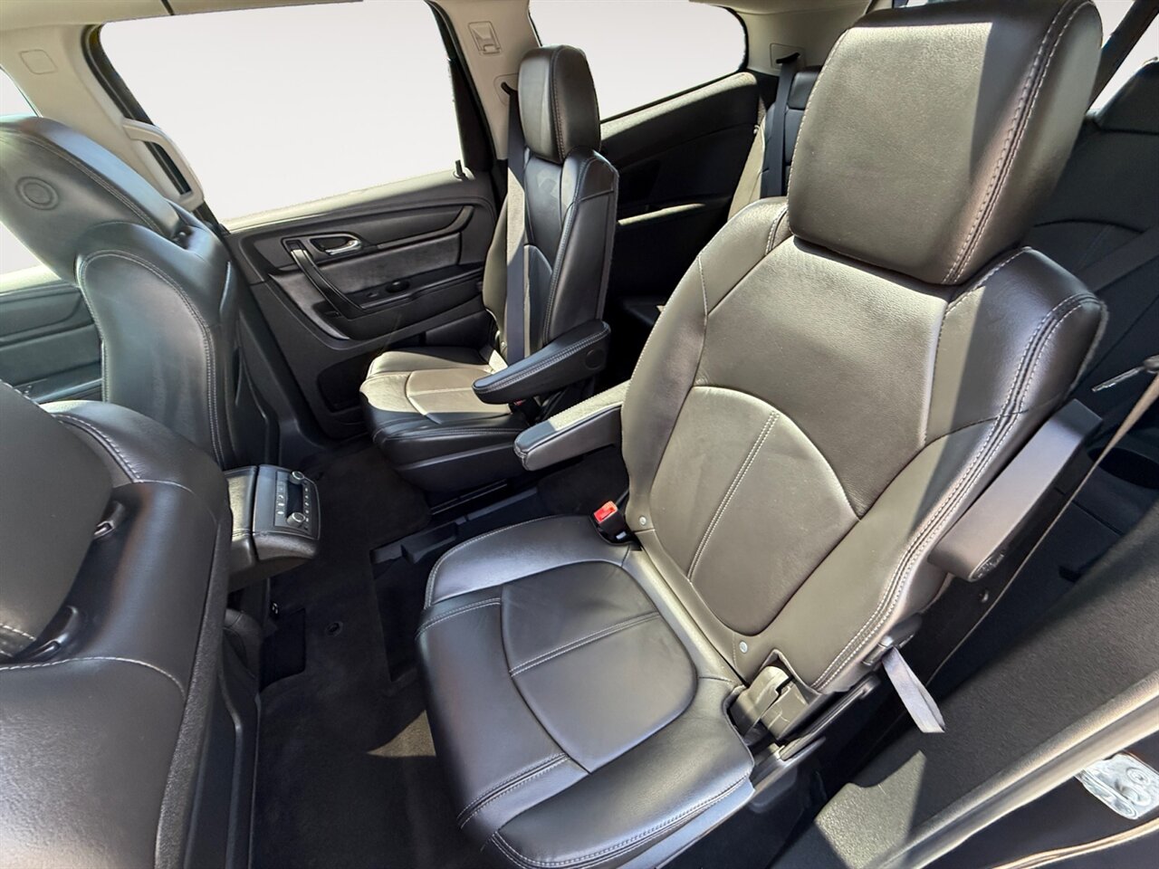 2017 Chevrolet Traverse 2LT in Gray — thumbnail 14 of 22