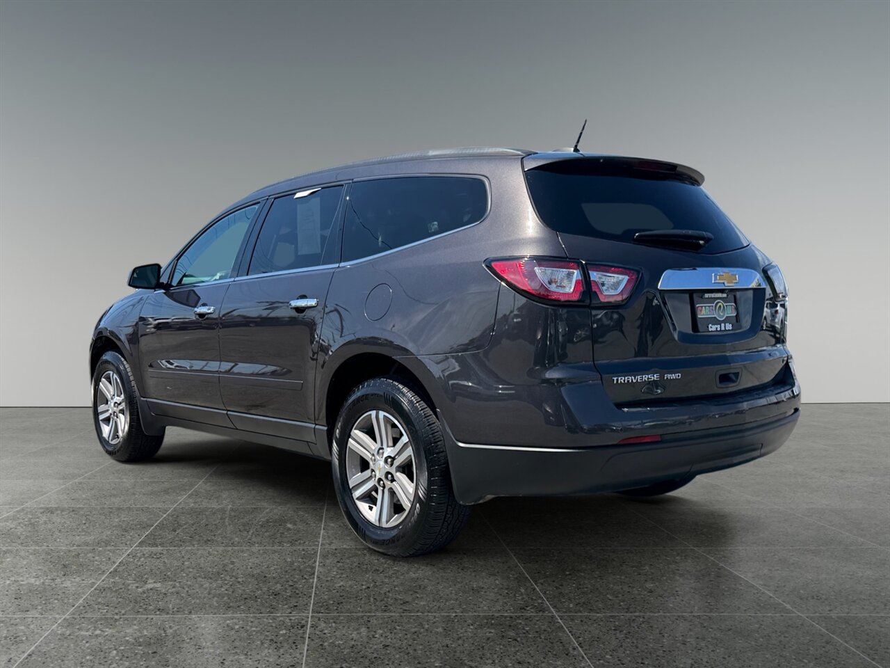 2017 Chevrolet Traverse 2LT in Gray — photo 3 of 22