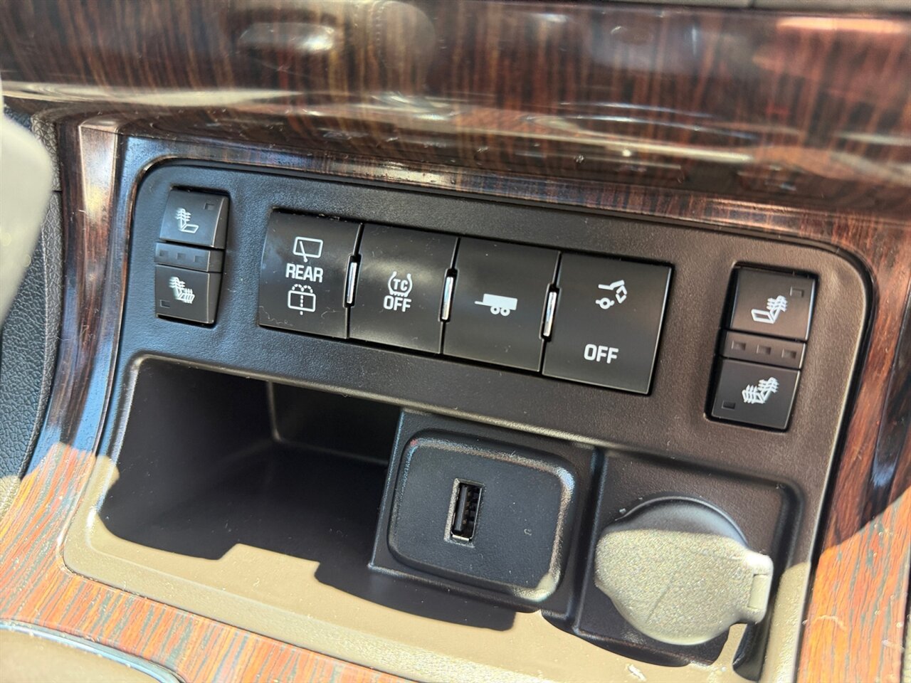 2017 Chevrolet Traverse 2LT in Gray — thumbnail 17 of 22