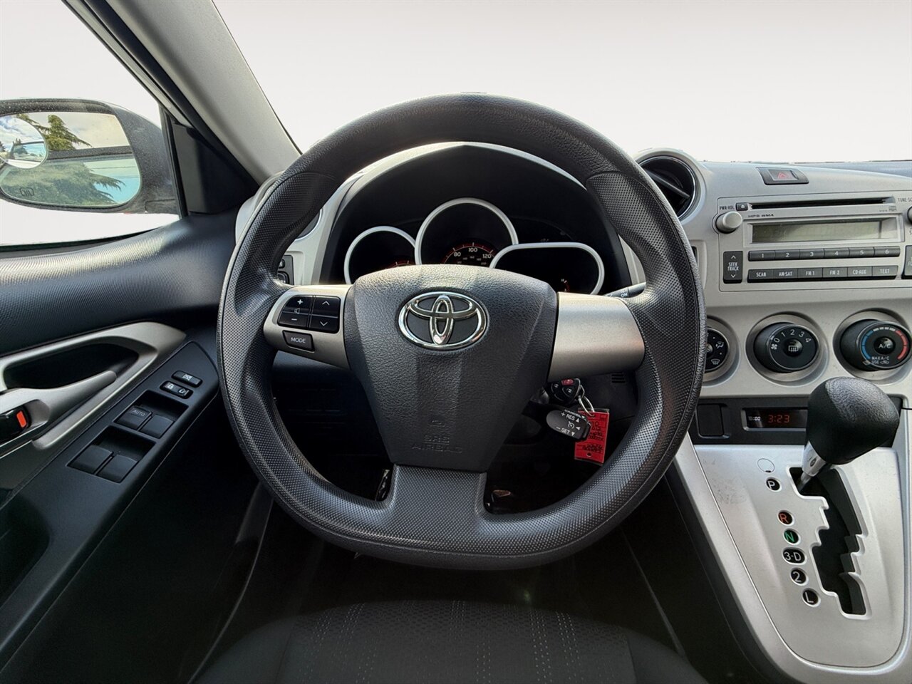 2012 Toyota Matrix L in White — thumbnail 13 of 21