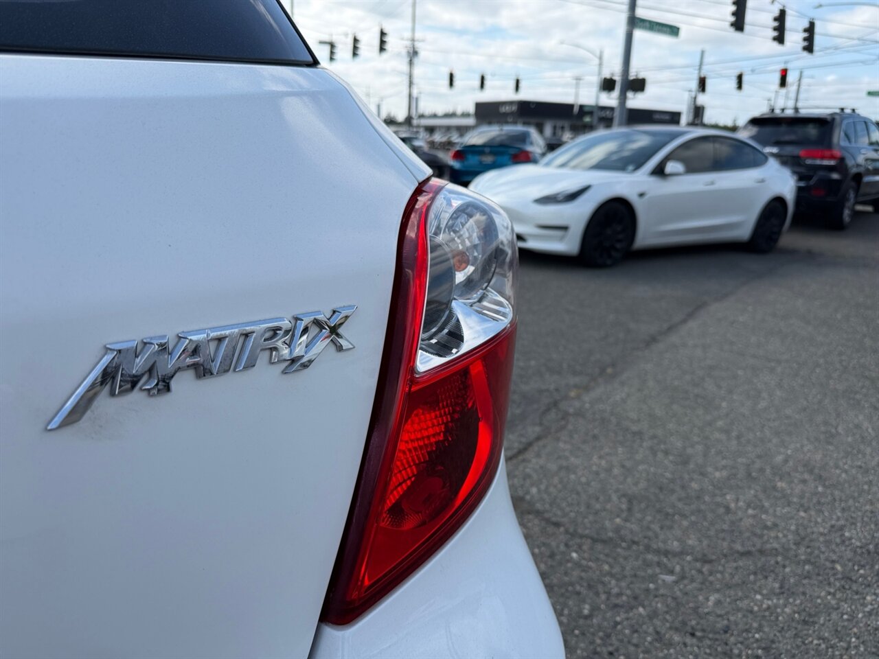 2012 Toyota Matrix L in White — thumbnail 17 of 21