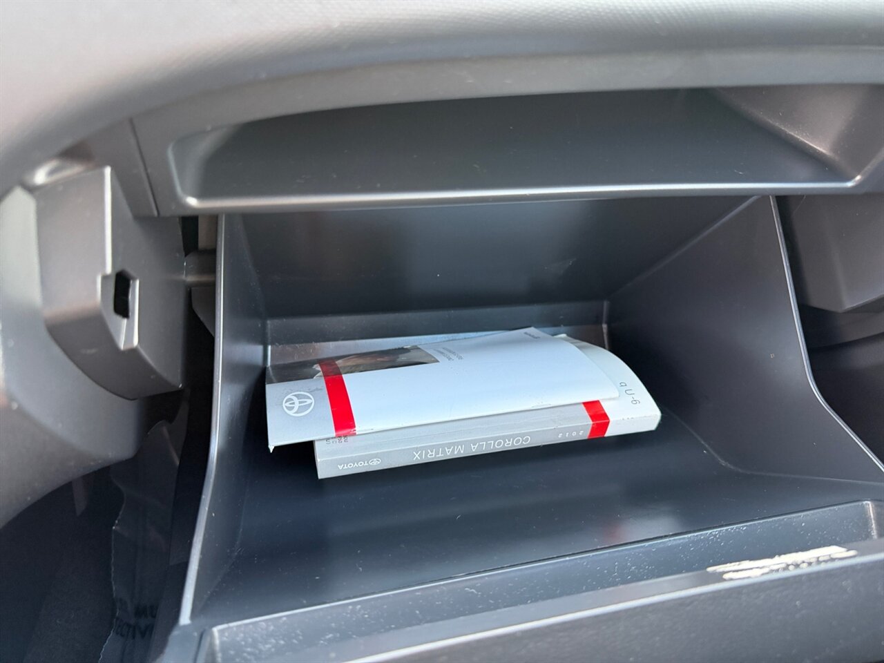 2012 Toyota Matrix L in White — thumbnail 21 of 21