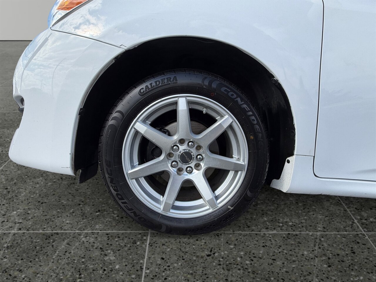 2012 Toyota Matrix L in White — thumbnail 15 of 21