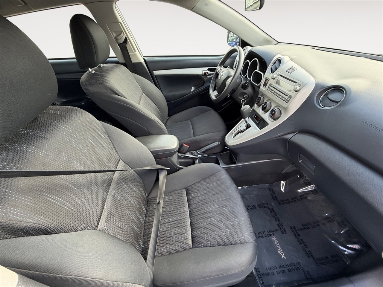 2012 Toyota Matrix L in White — thumbnail 16 of 21