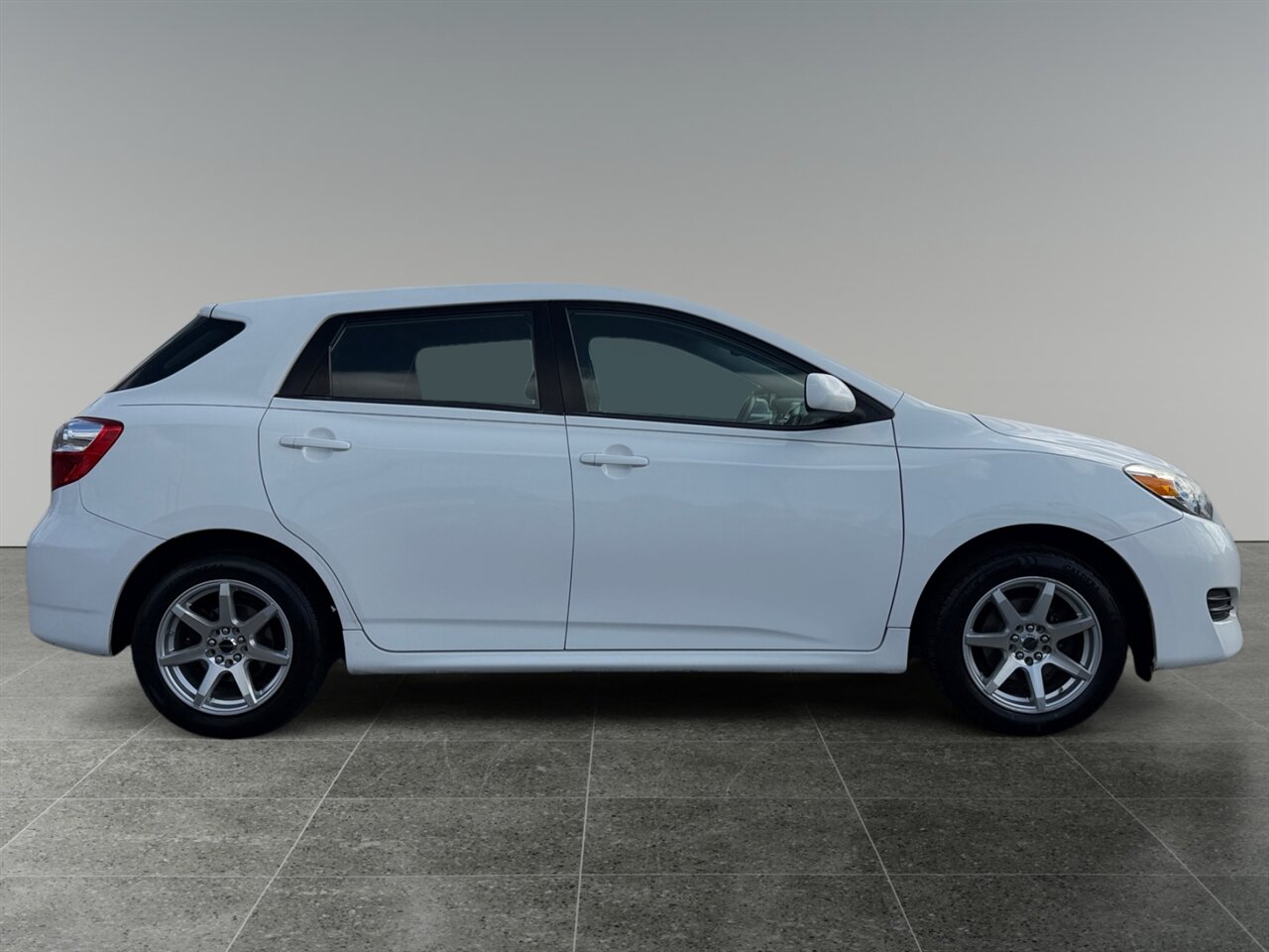 2012 Toyota Matrix L in White — thumbnail 7 of 21