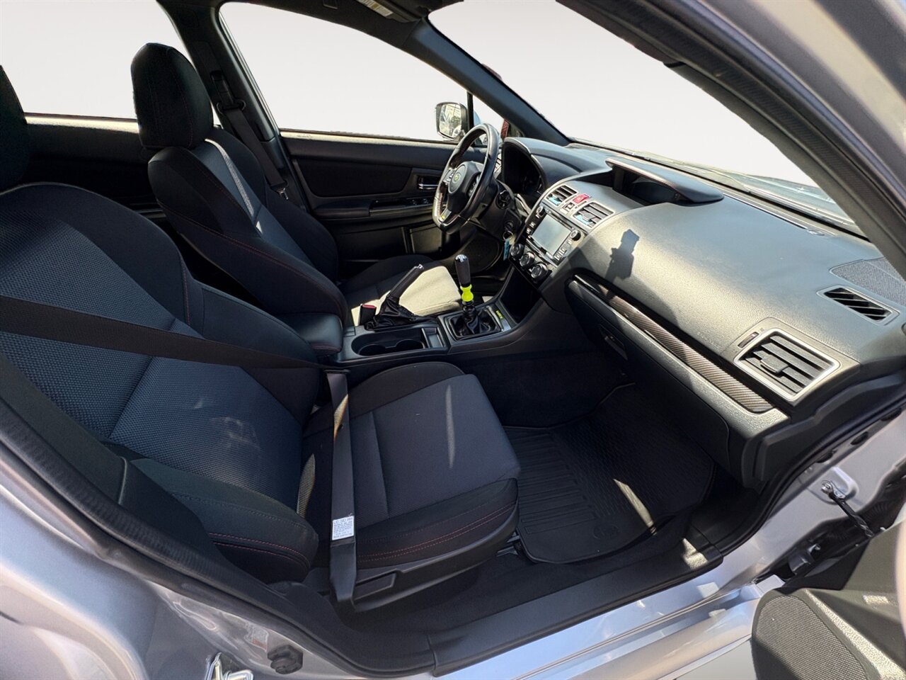 2018 Subaru WRX Base in Silver — thumbnail 16 of 21