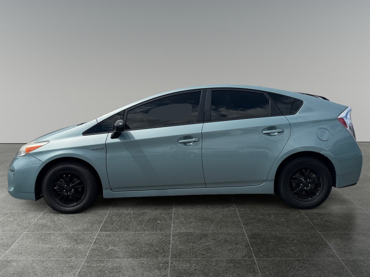 2015 Toyota Prius ZVW30L in Black — photo 2 of 21