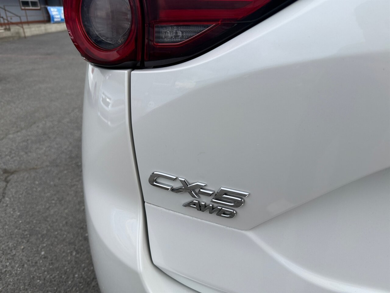 2019 Mazda CX-5 Signature in White — thumbnail 19 of 25