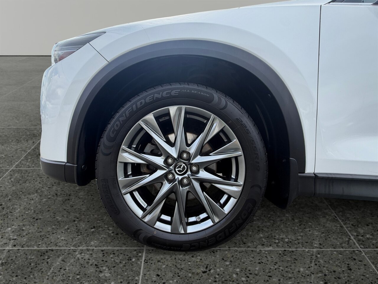 2019 Mazda CX-5 Signature in White — thumbnail 15 of 25